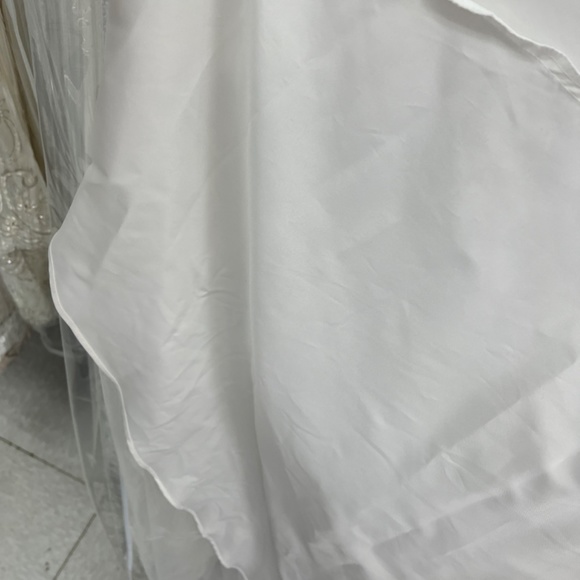 Allure Wedding Gown Style 9416 Size 12 Ivory - Picture 9 of 10